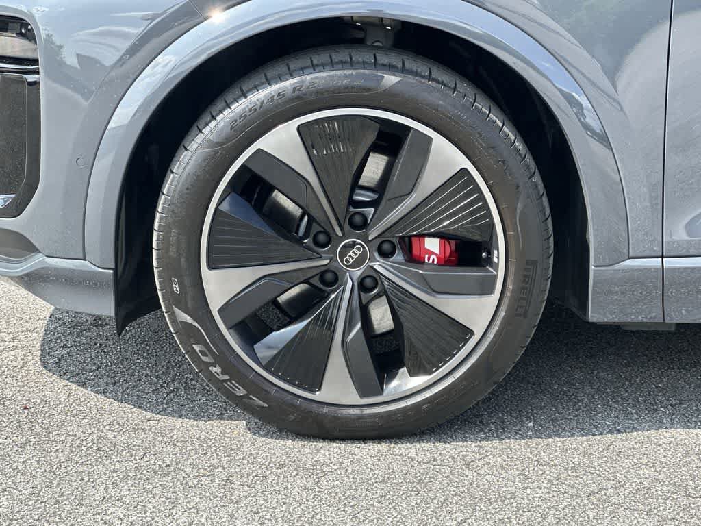 Used 2025 Audi SQ6 e-tron Prestige AWD/4WD image 11