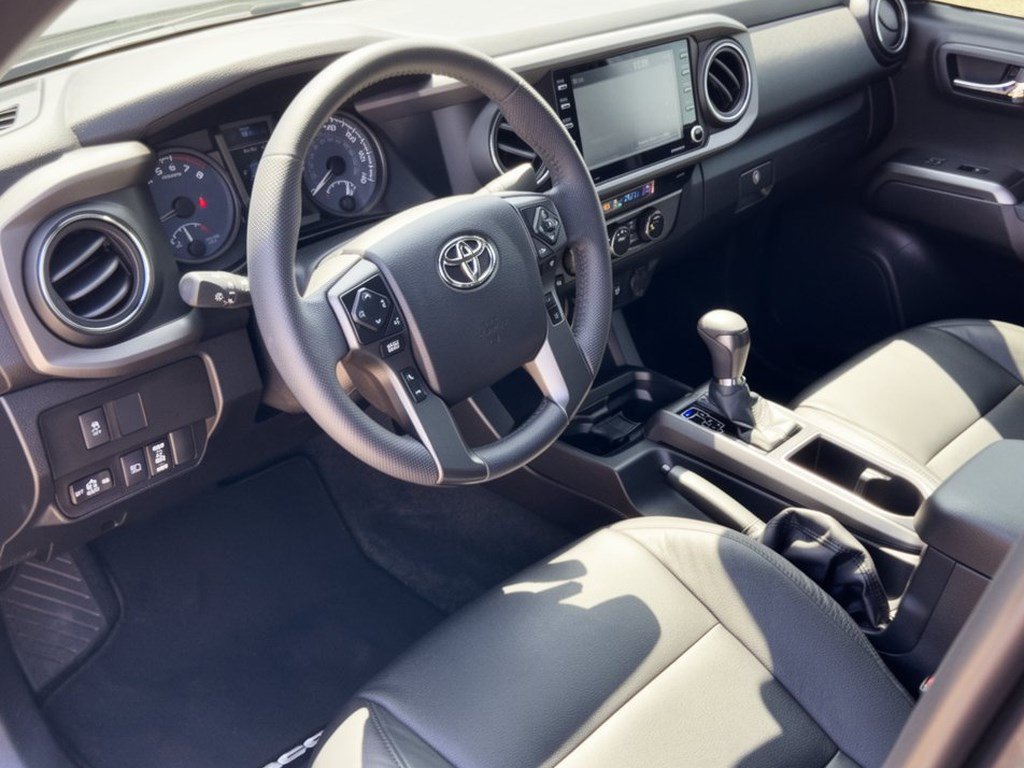 Used 2021 Toyota Tacoma TRD Sport w/ Technology Package AWD/4WD image 4