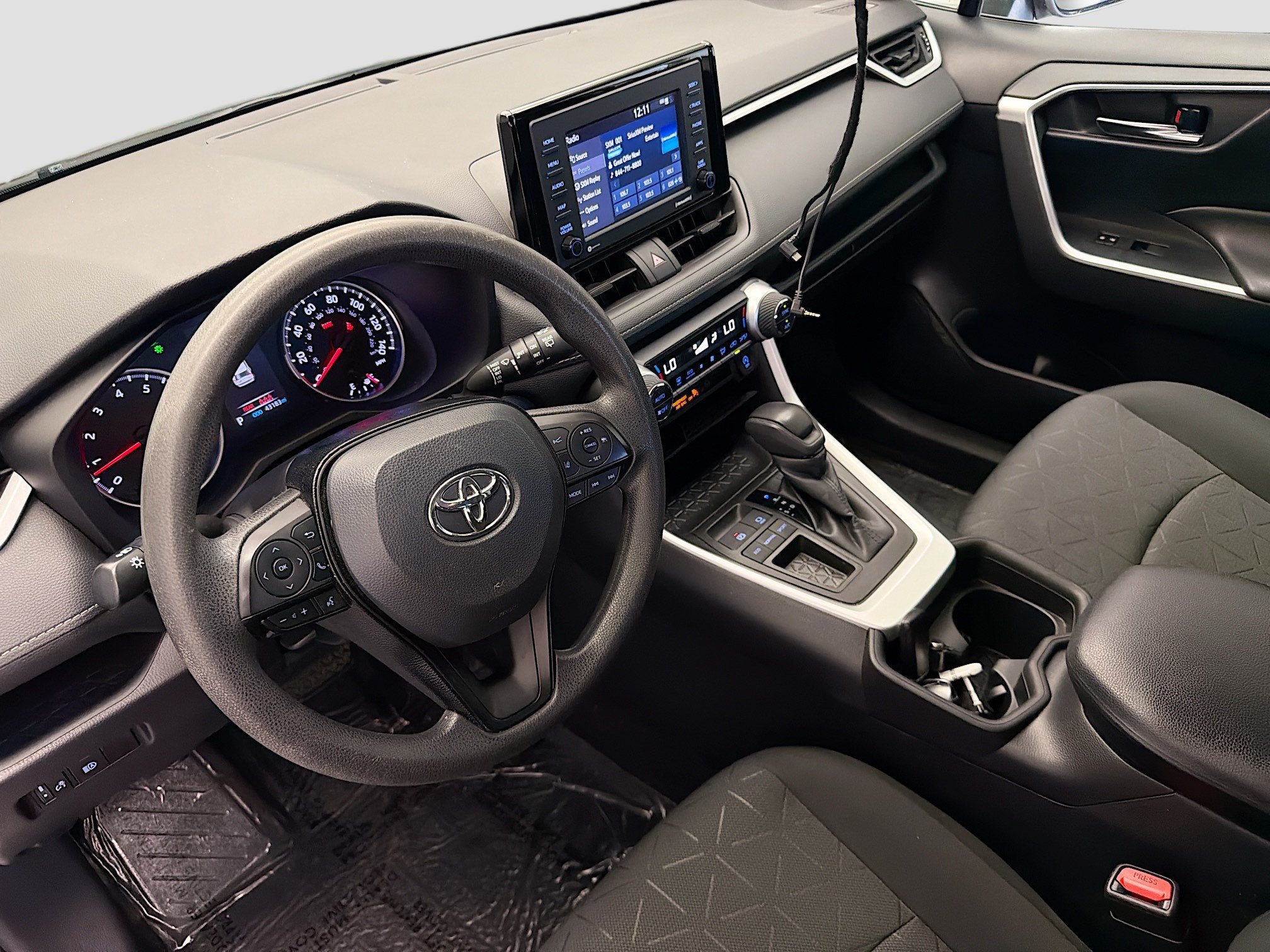 Used 2021 Toyota RAV4 XLE w/ Carpet Mat Package (TMS) FWD image 7
