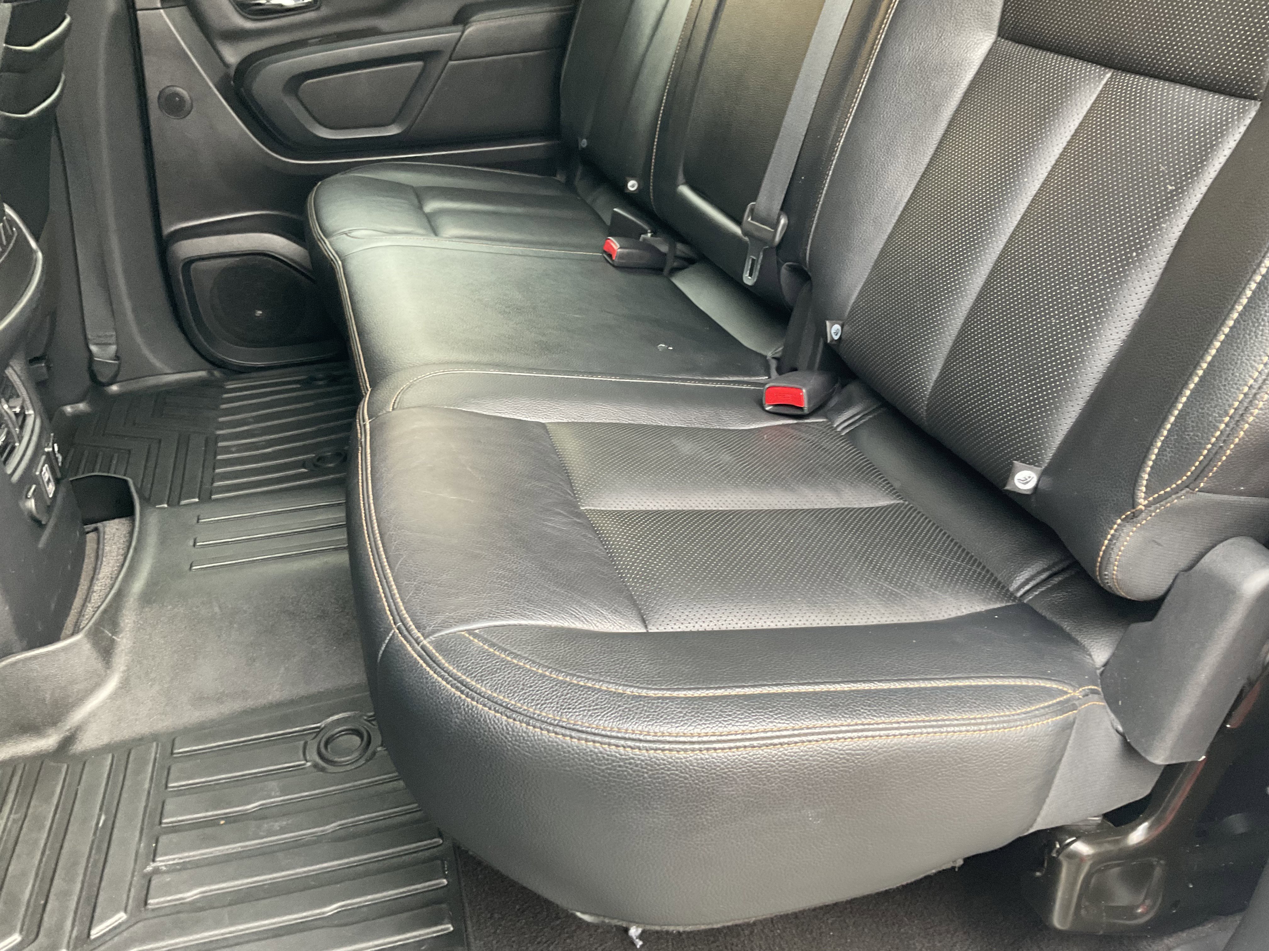 Used 2019 Nissan Titan SL w/ Midnight Edition image 39