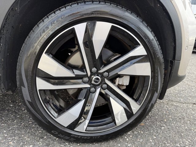 Certified 2023 Volvo XC40 B5 Plus w/ Driver Assist Package image 18