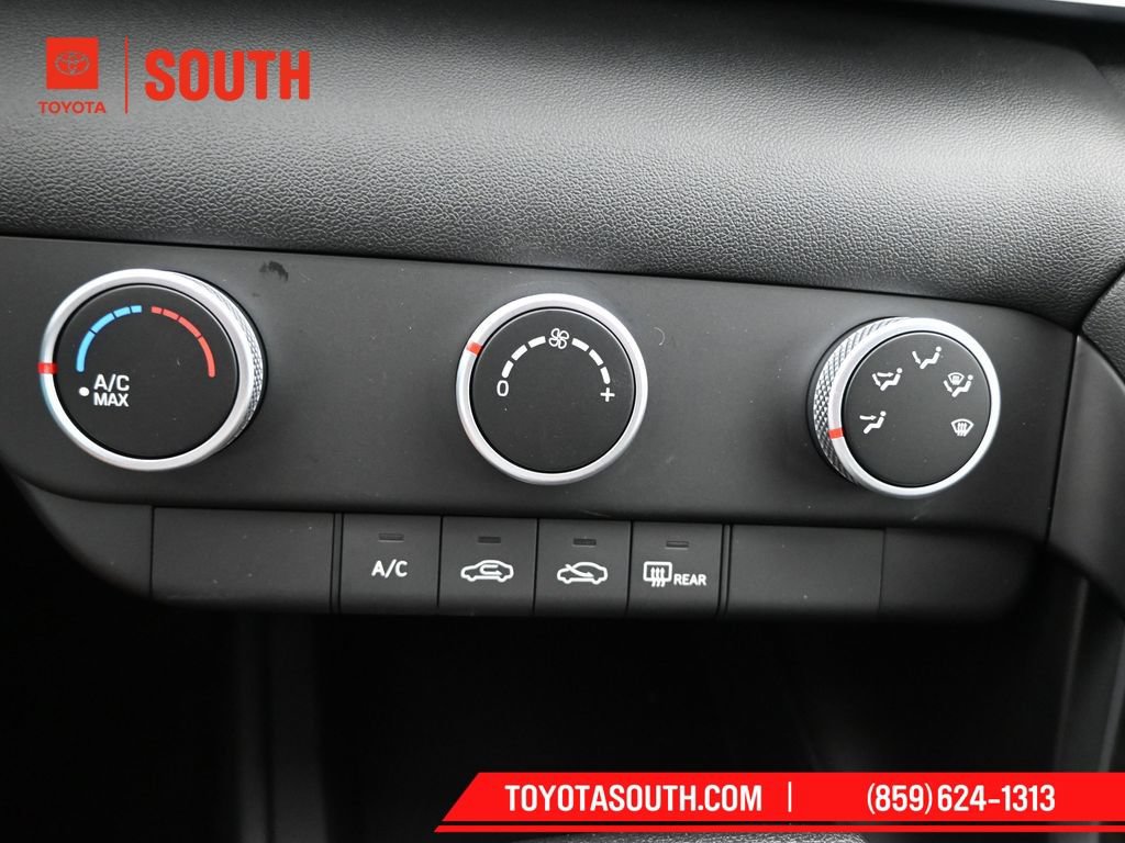 Used 2025 Hyundai Elantra SE FWD image 16