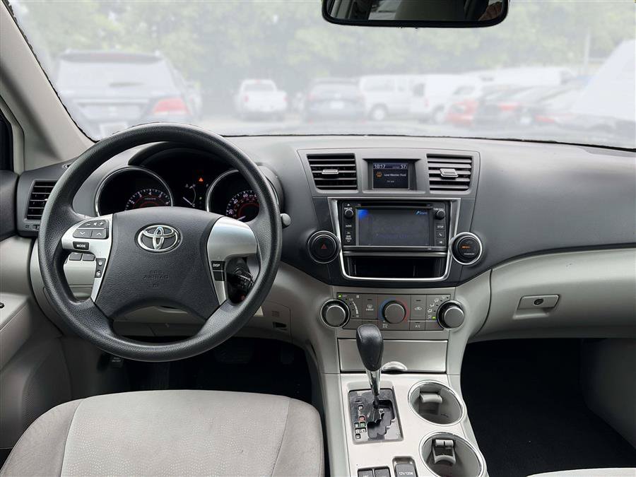 Used 2013 Toyota Highlander 4WD w/ Cold Weather Pkg image 12
