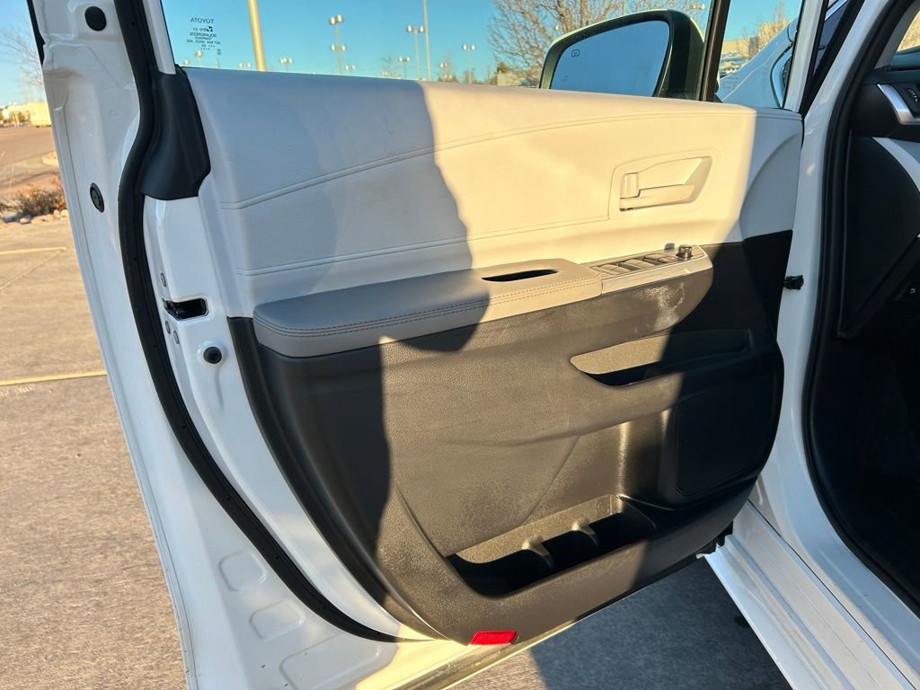 Used 2025 Toyota Sienna LE image 12