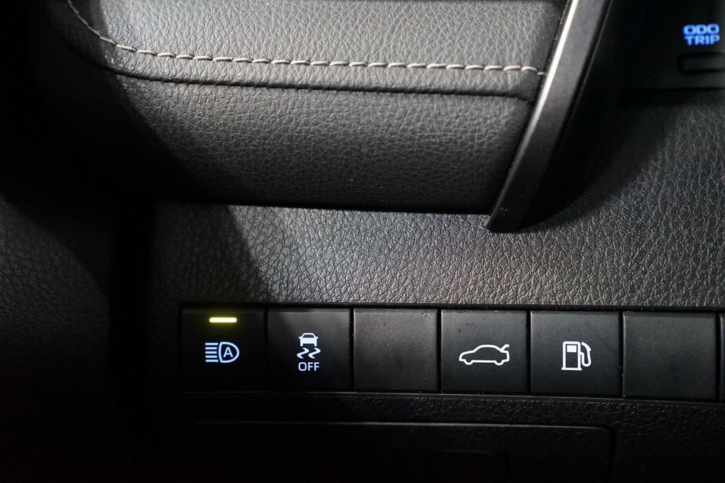 Used 2018 Toyota Camry SE image 22