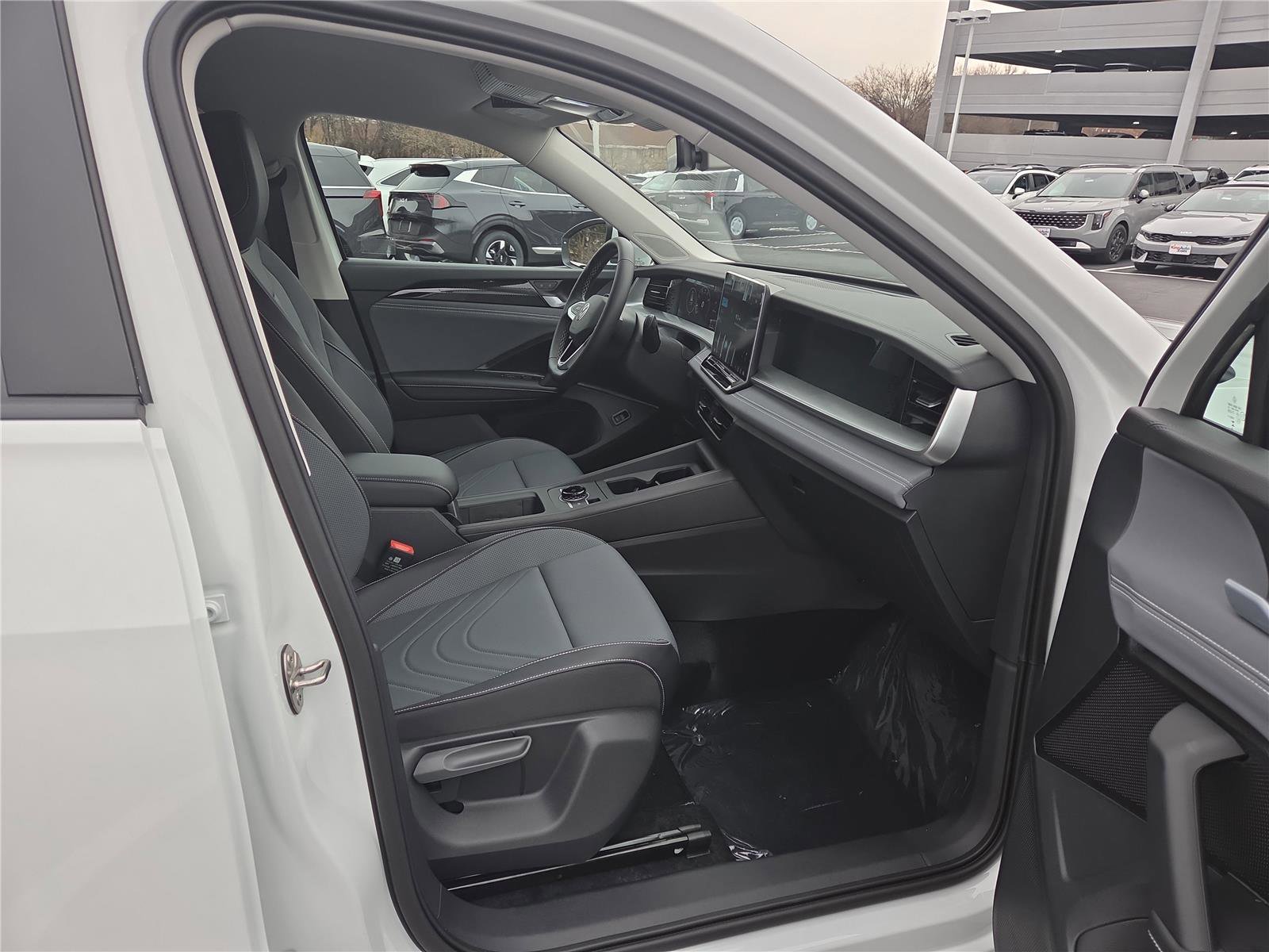 New 2026 Volkswagen Tiguan SE image 27