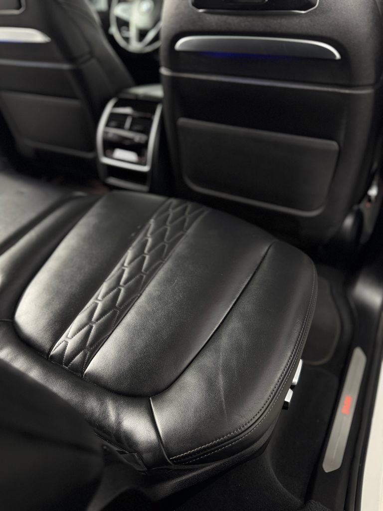 Used 2023 BMW X7 xDrive40i w/ Premium Package AWD/4WD image 43