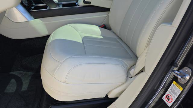 Used 2023 Land Rover Range Rover Long Wheelbase Autobiography image 11