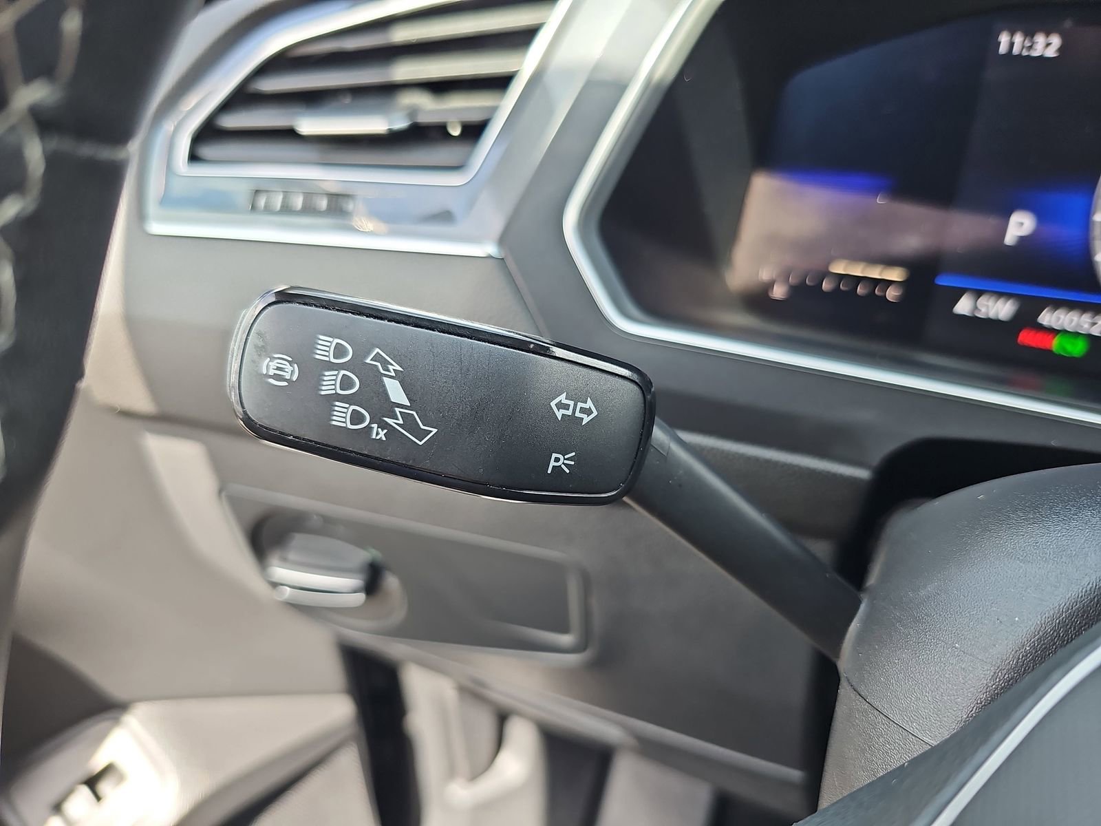 Used 2022 Volkswagen Tiguan SE image 22