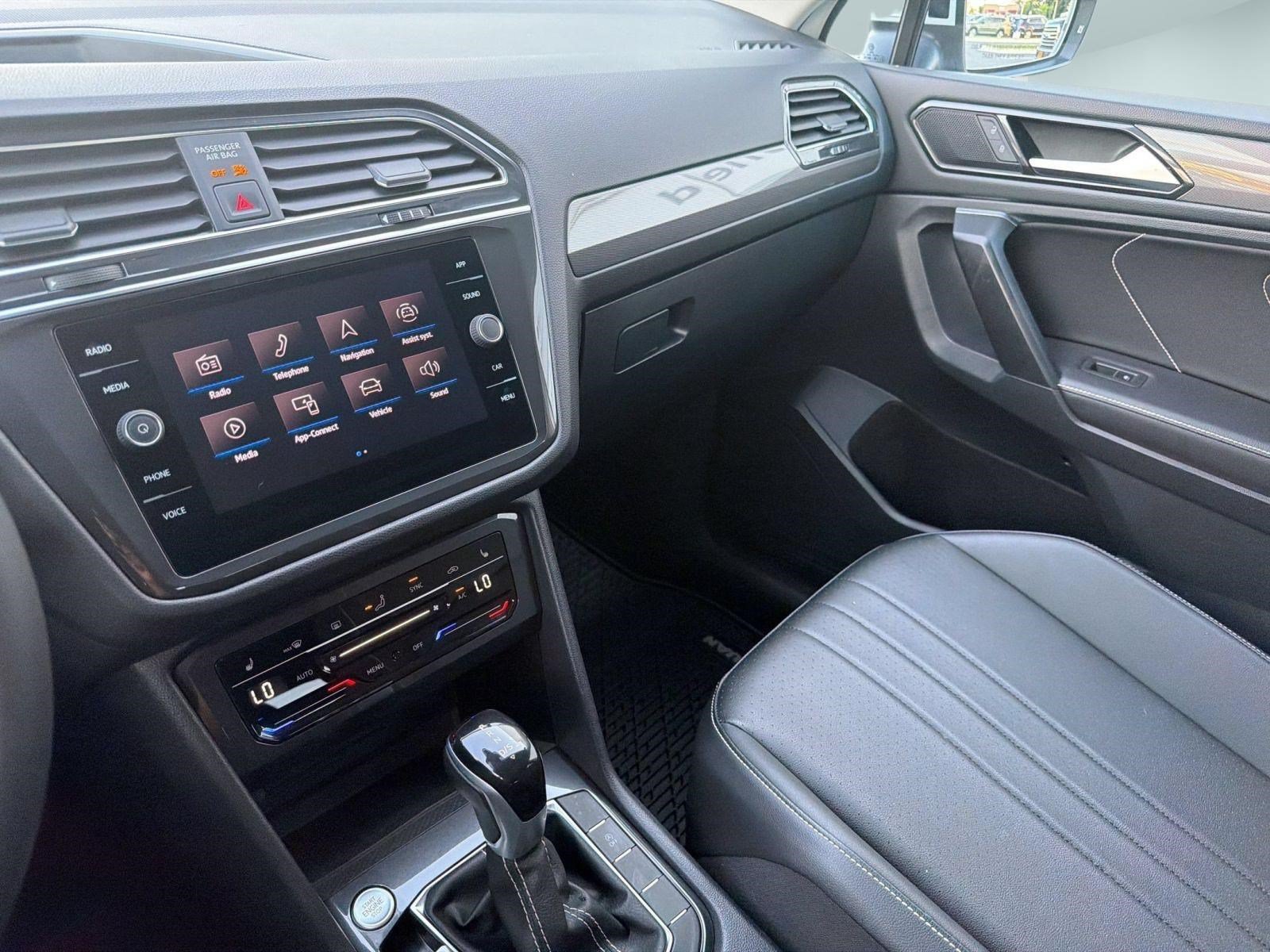 Certified 2023 Volkswagen Tiguan SE w/ Panoramic Sunroof Package AWD/4WD image 27