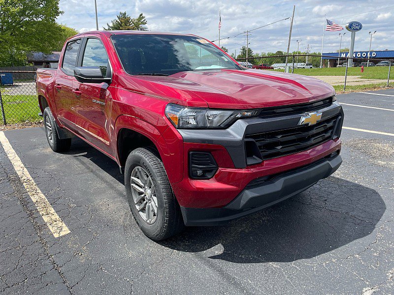 Used 2023 Chevrolet Colorado LT w/ LT Convenience Package II AWD/4WD image 3