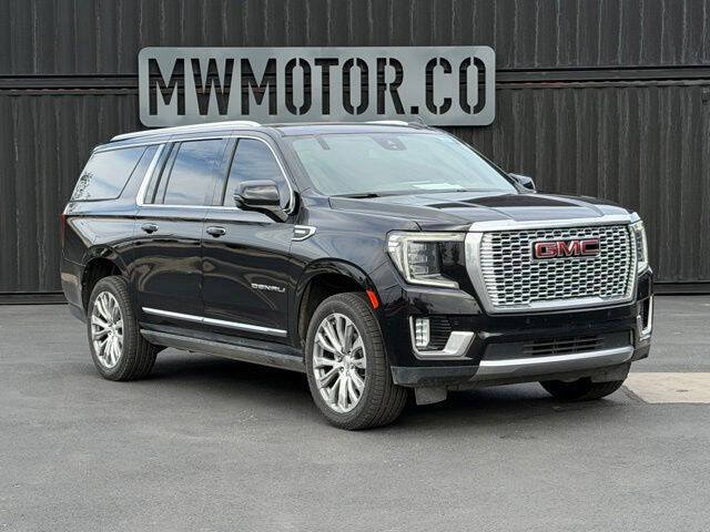 Used 2023 GMC Yukon XL Denali AWD/4WD image 2