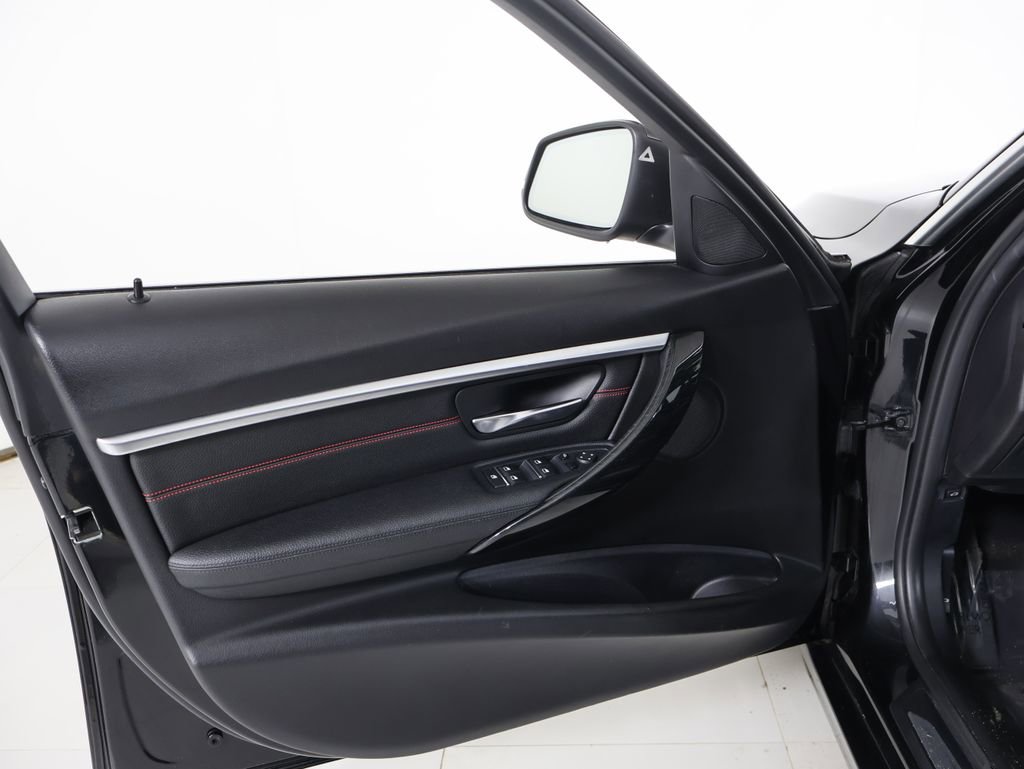 Used 2018 BMW 330i xDrive Sedan w/ Convenience Package image 22