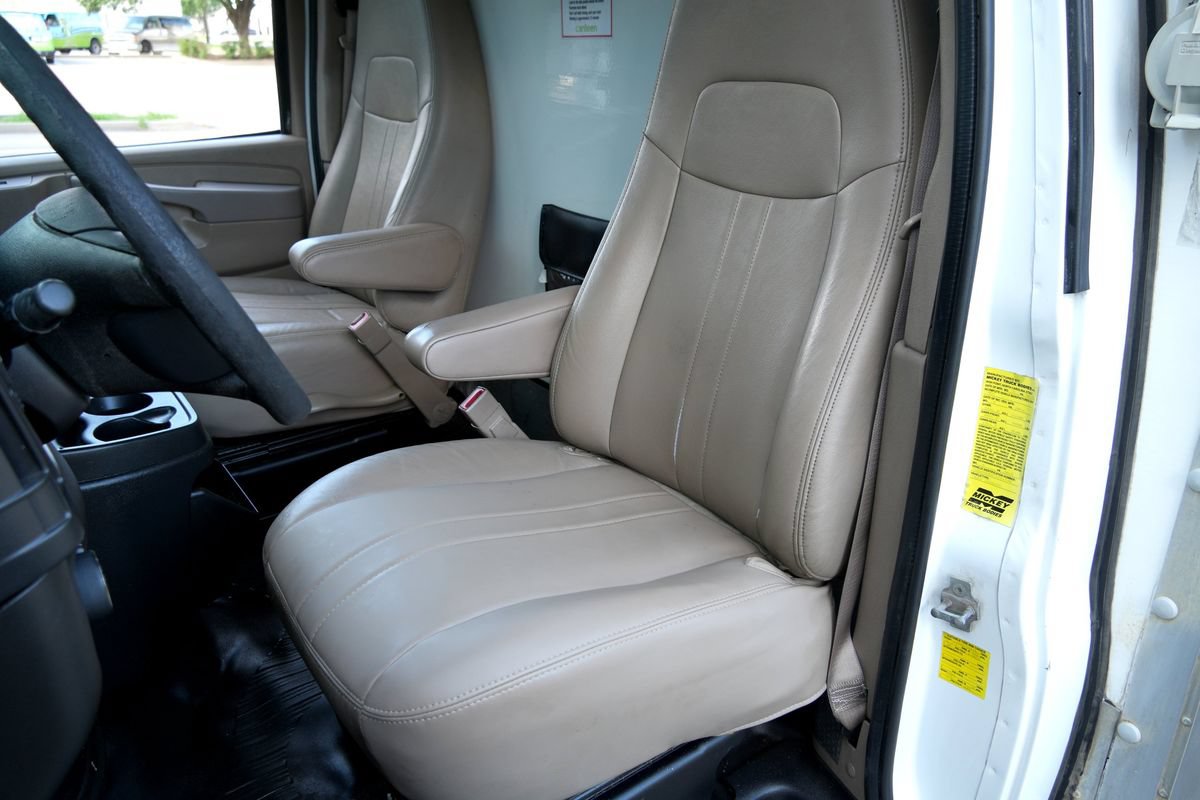Used 2015 Chevrolet Express 4500 RWD image 7