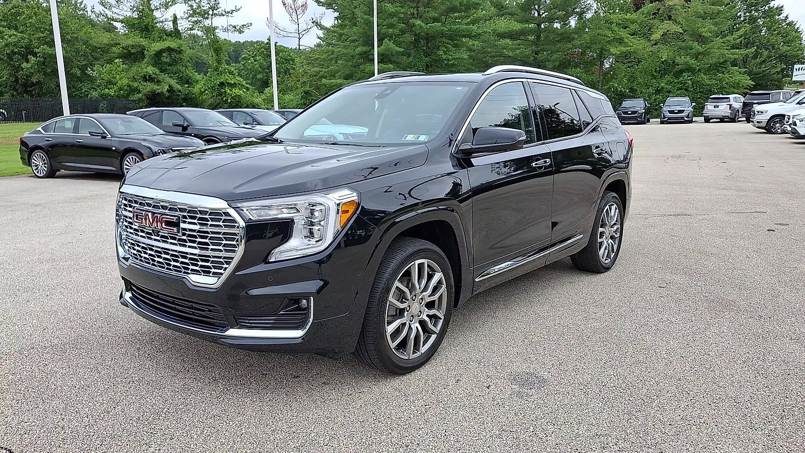 Certified 2023 GMC Terrain Denali w/ Denali Premium Package AWD/4WD image 4