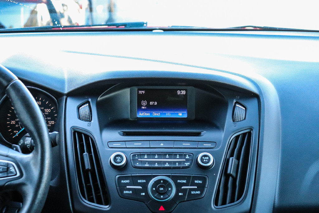 Used 2016 Ford Focus SE w/ SE Sport Package FWD image 14