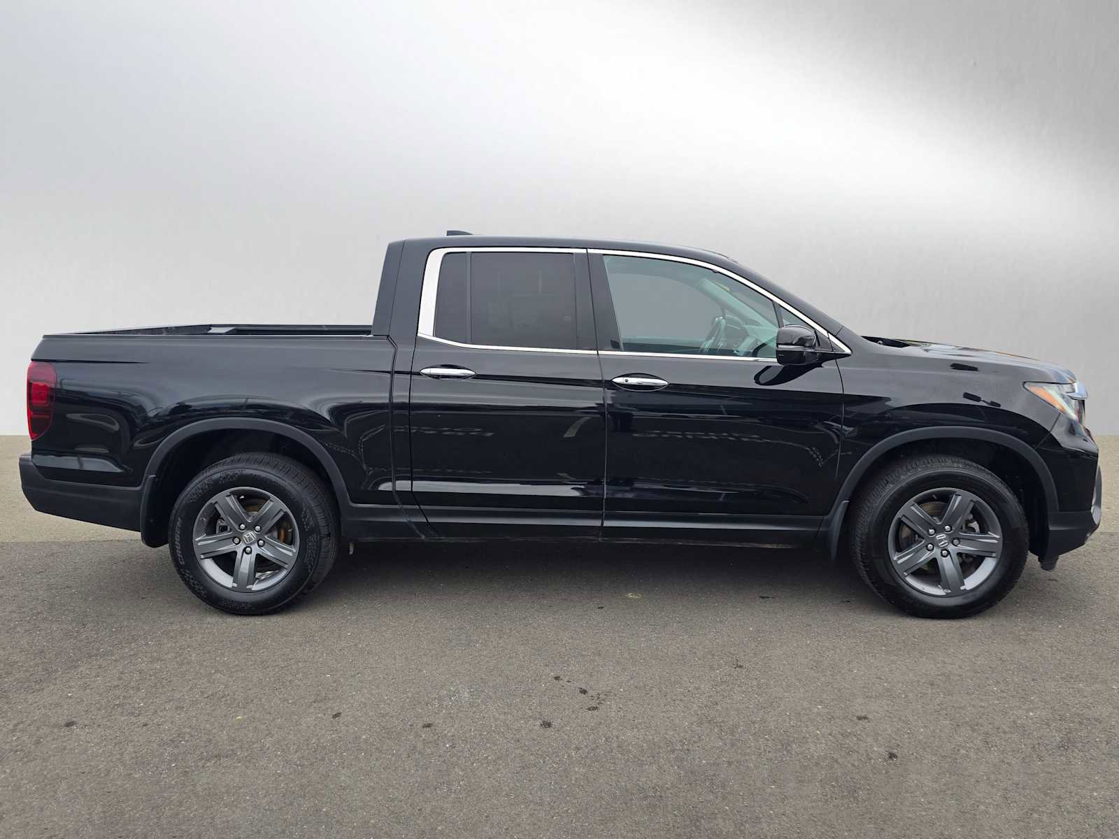 Used 2022 Honda Ridgeline RTL-E image 2