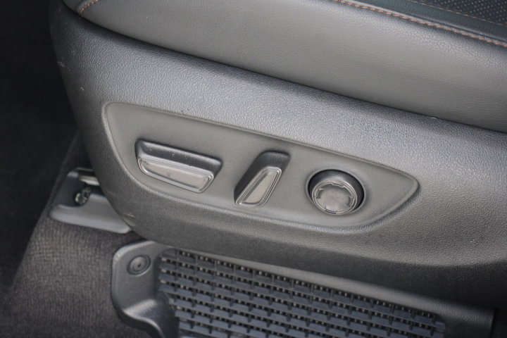 Certified 2025 Toyota Sienna Limited image 12