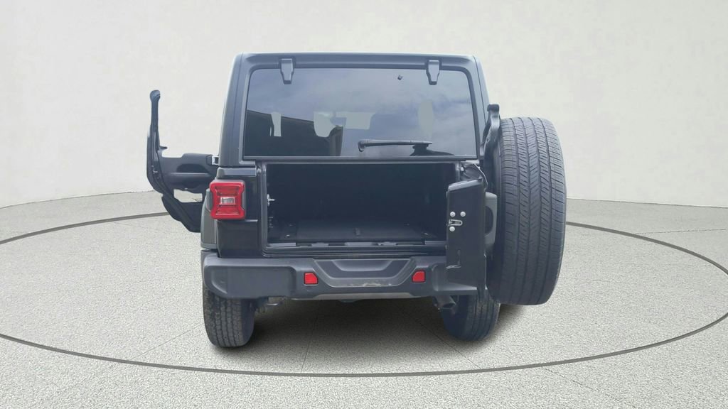 Used 2018 Jeep Wrangler Unlimited Sahara w/ Dual Top Group AWD/4WD image 12