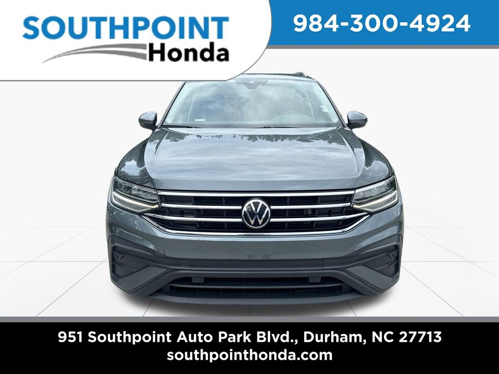 Used 2022 Volkswagen Tiguan SE AWD/4WD image 2