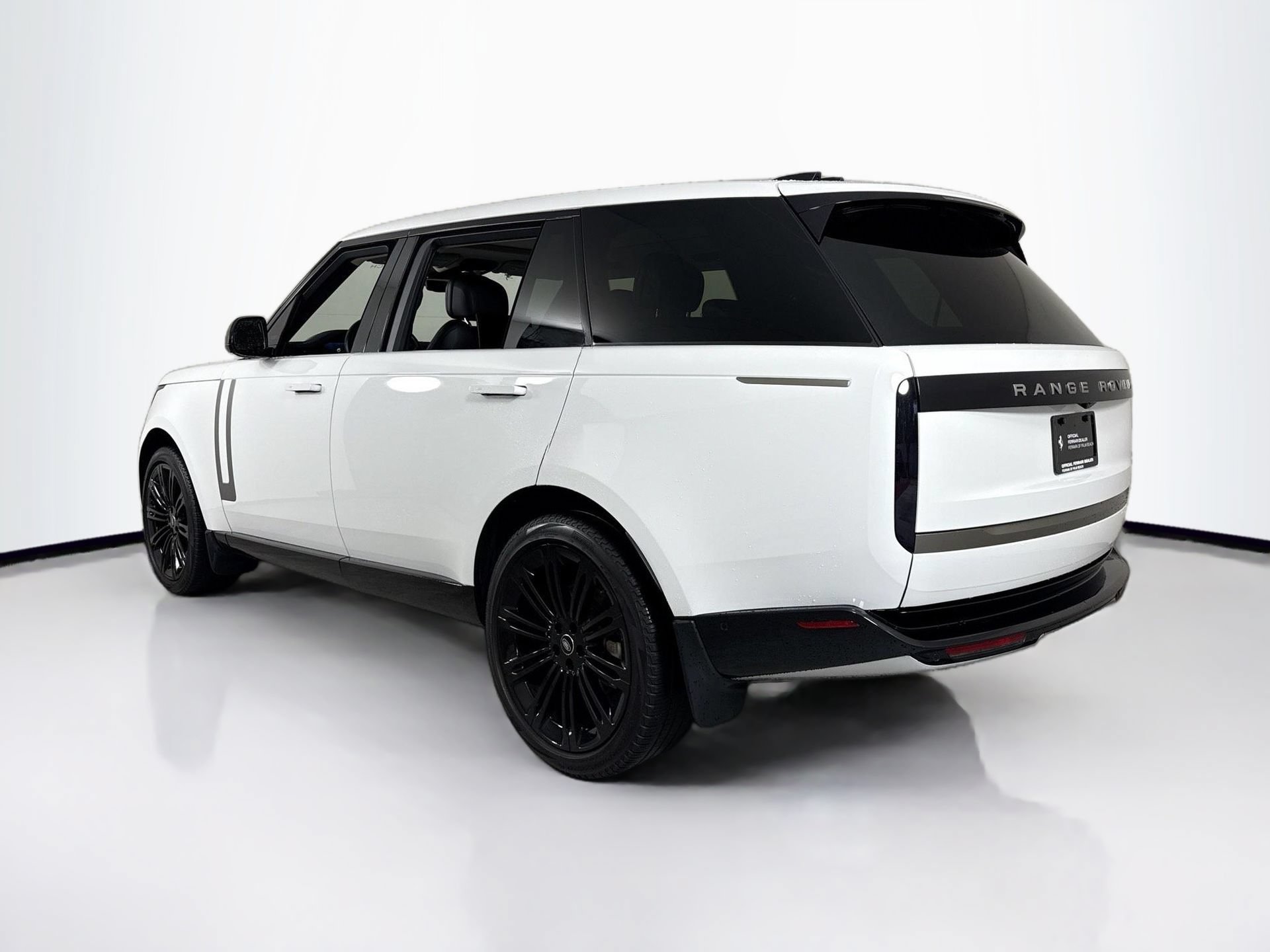 Used 2024 Land Rover Range Rover Long Wheelbase SE AWD/4WD image 5