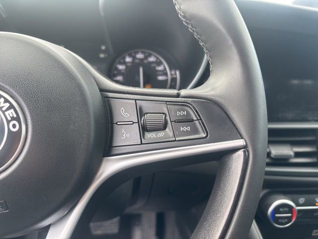 Used 2018 Alfa Romeo Giulia Base image 24