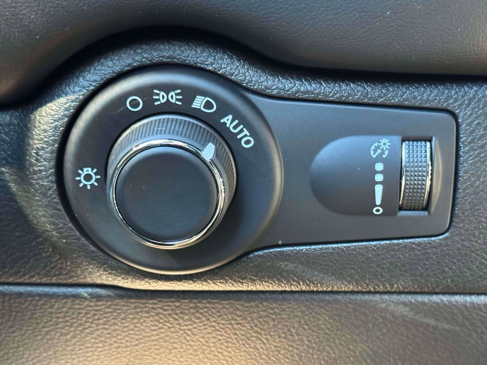 Used 2024 Dodge Durango GT image 18