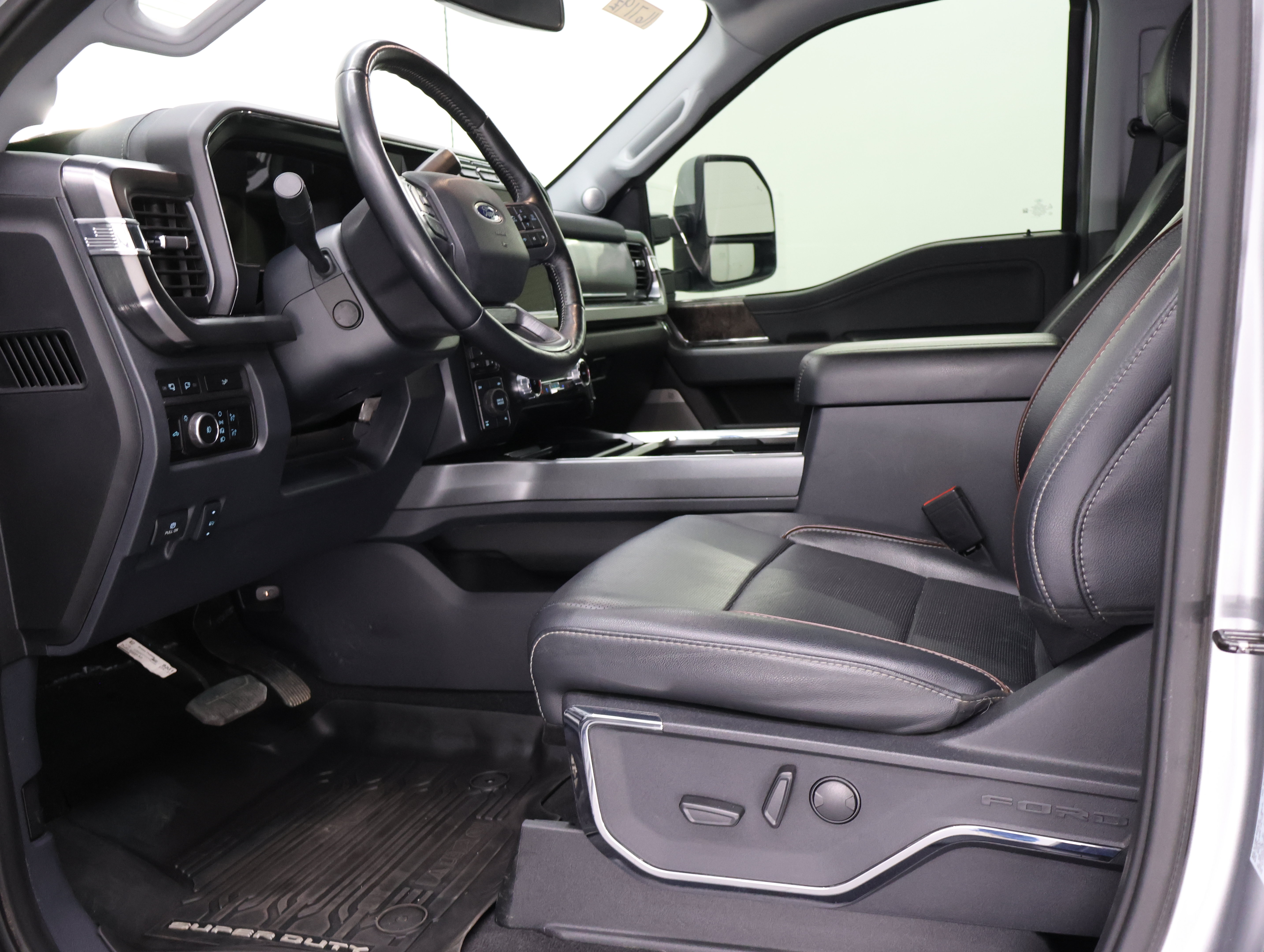 Used 2023 Ford F350 Lariat w/ Lariat Ultimate Package AWD/4WD image 8