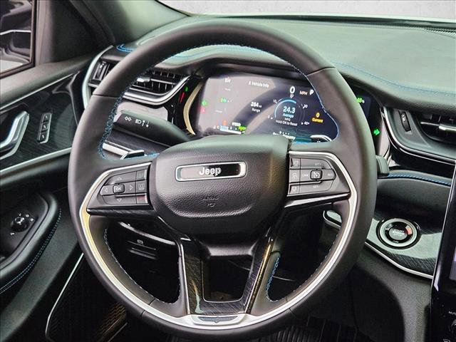 Used 2025 Jeep Grand Cherokee Trailhawk w/ Luxury Tech Group III image 11