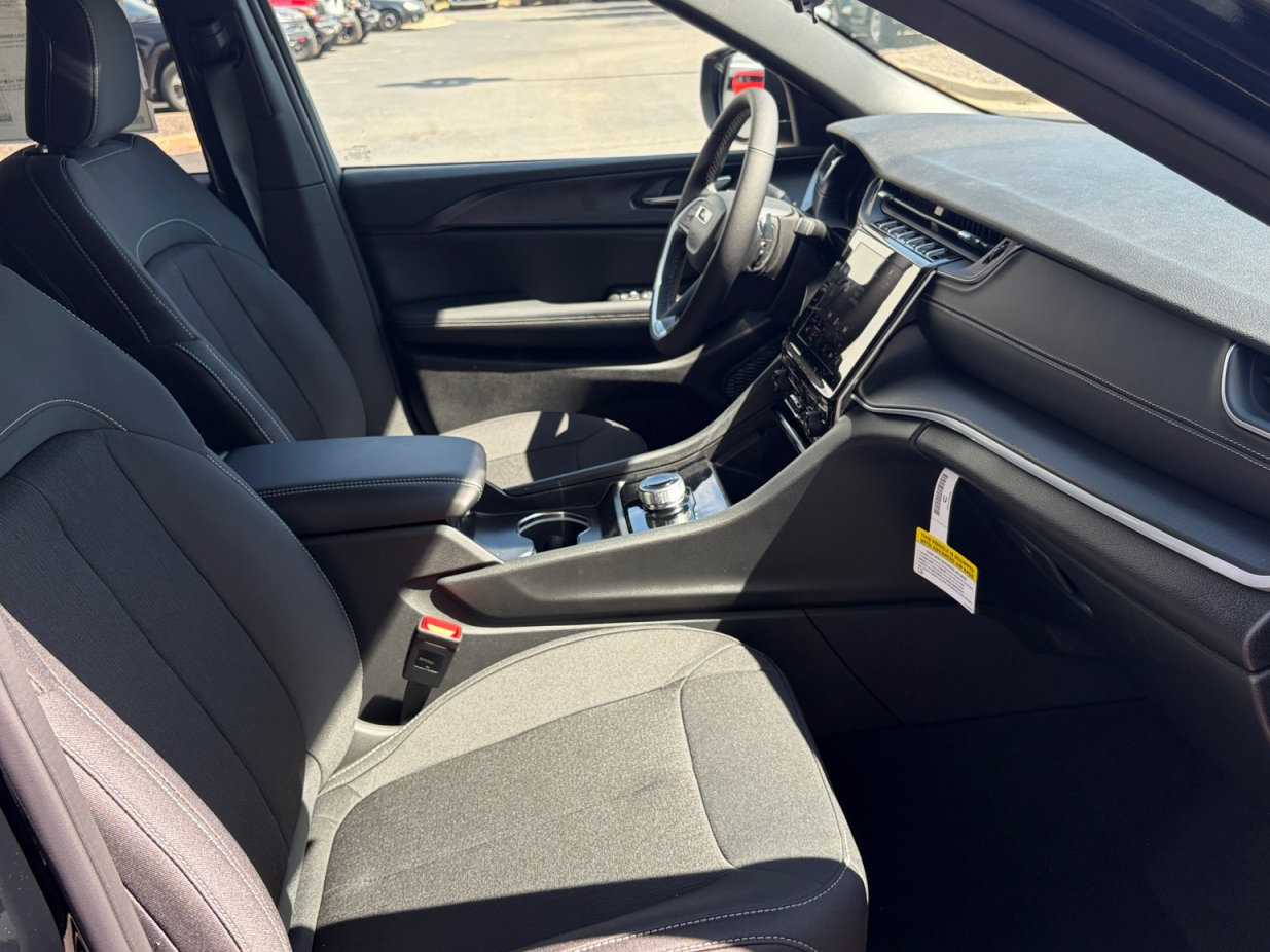New 2026 Jeep Grand Cherokee Laredo X AWD/4WD image 24