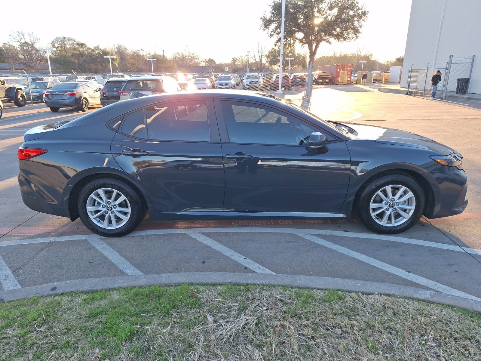 Used 2025 Toyota Camry LE image 7