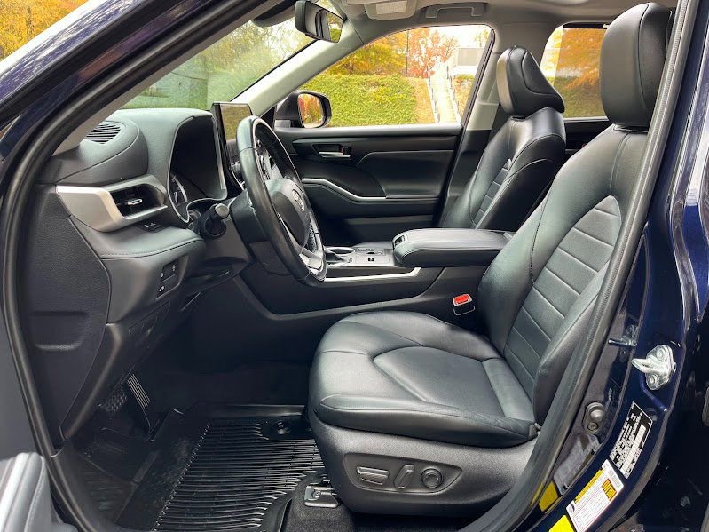 Used 2023 Toyota Highlander XLE image 8