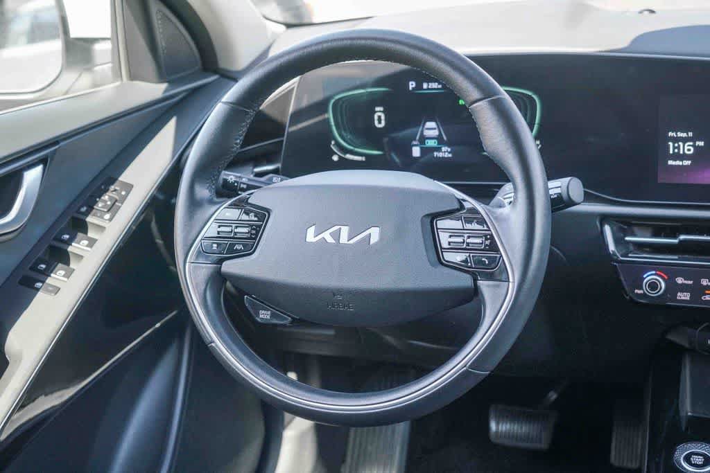 Certified 2023 Kia Niro EX FWD image 14