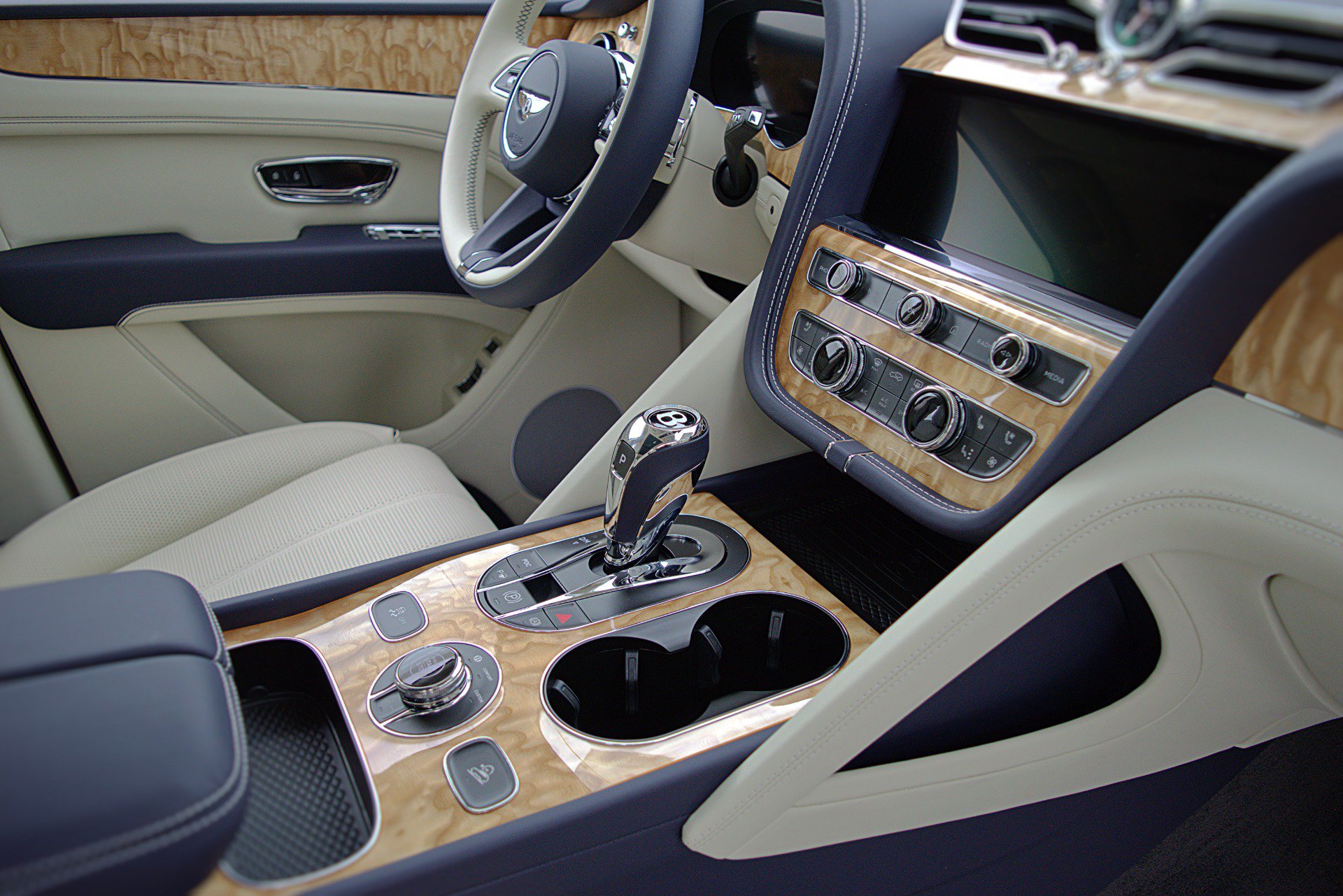 Certified 2023 Bentley Bentayga AWD/4WD image 22