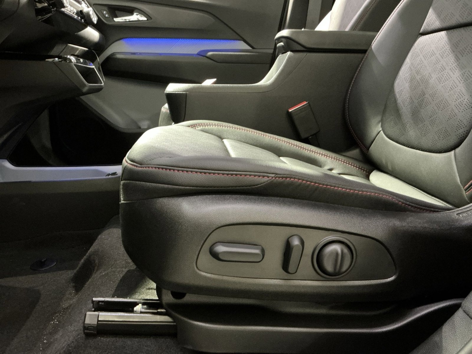 New 2027 Chevrolet Bolt RS w/ Technology Package image 22