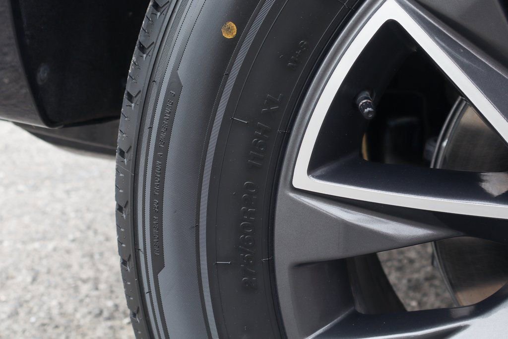 Used 2022 Chevrolet Suburban Z71 w/ Luxury Package image 46