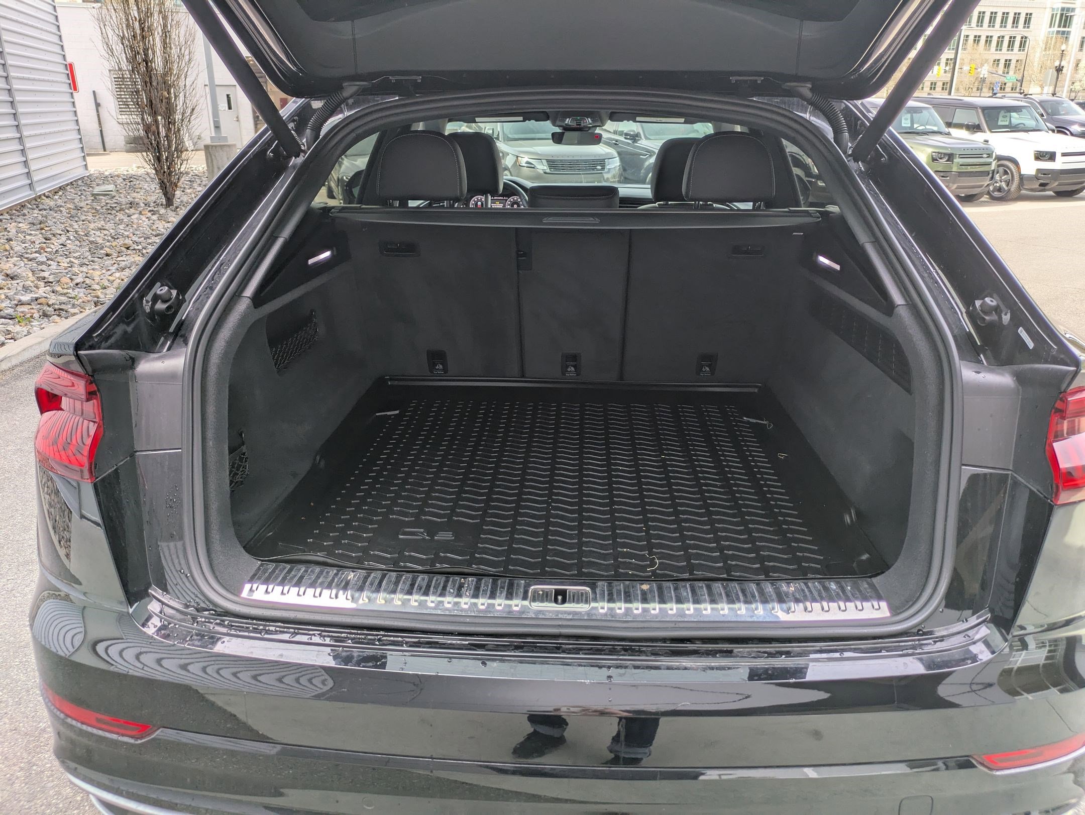 Used 2019 Audi Q8 Premium Plus w/ Premium Plus AWD/4WD image 28