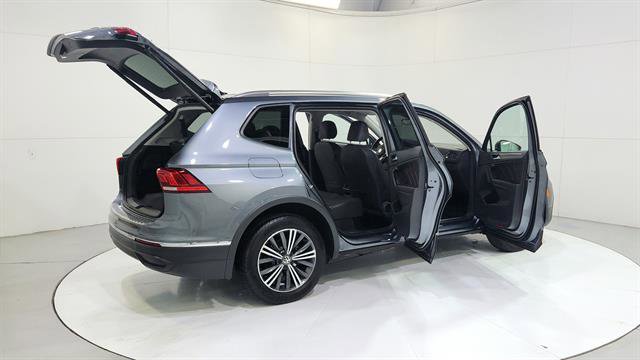 Used 2024 Volkswagen Tiguan Wolfsburg Edition image 32