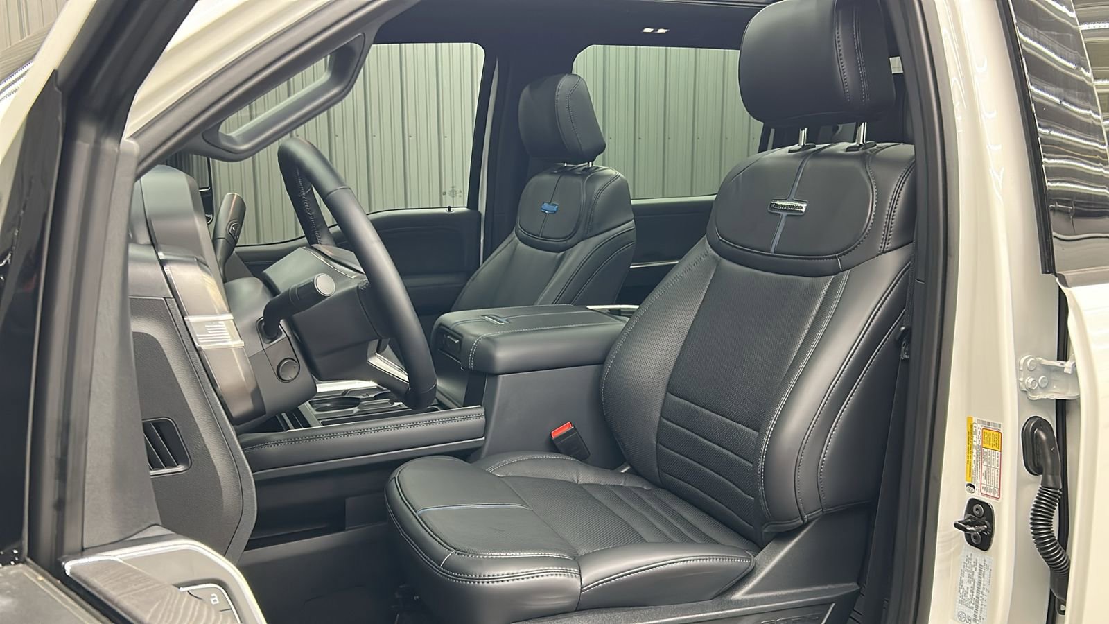 Used 2025 Ford F450 Platinum w/ FX4 Off-Road Package image 35