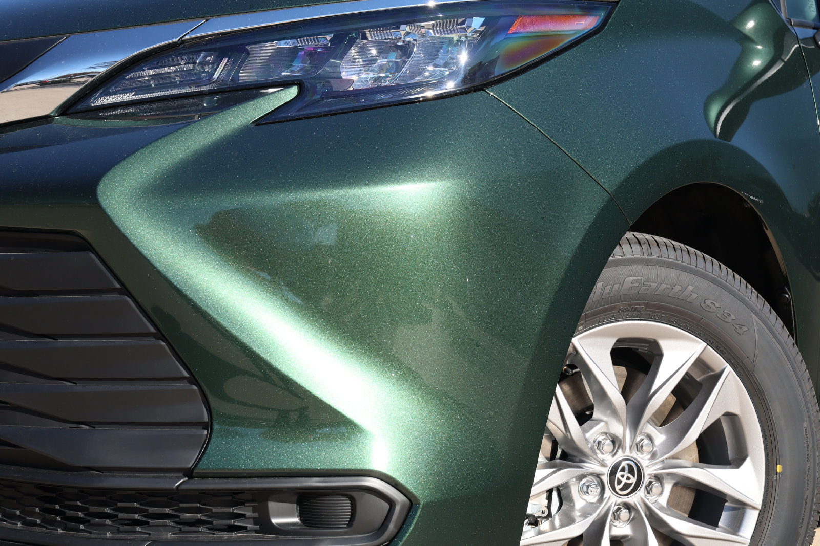 New 2026 Toyota Sienna XLE FWD image 12