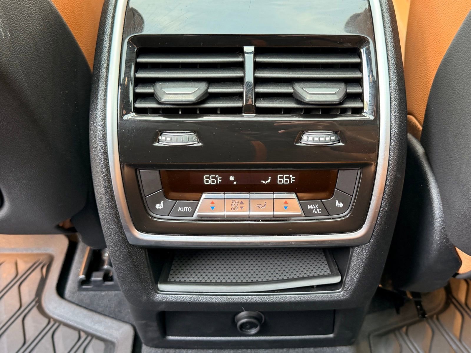 Used 2022 BMW X5 xDrive40i w/ M Sport Package AWD/4WD image 16