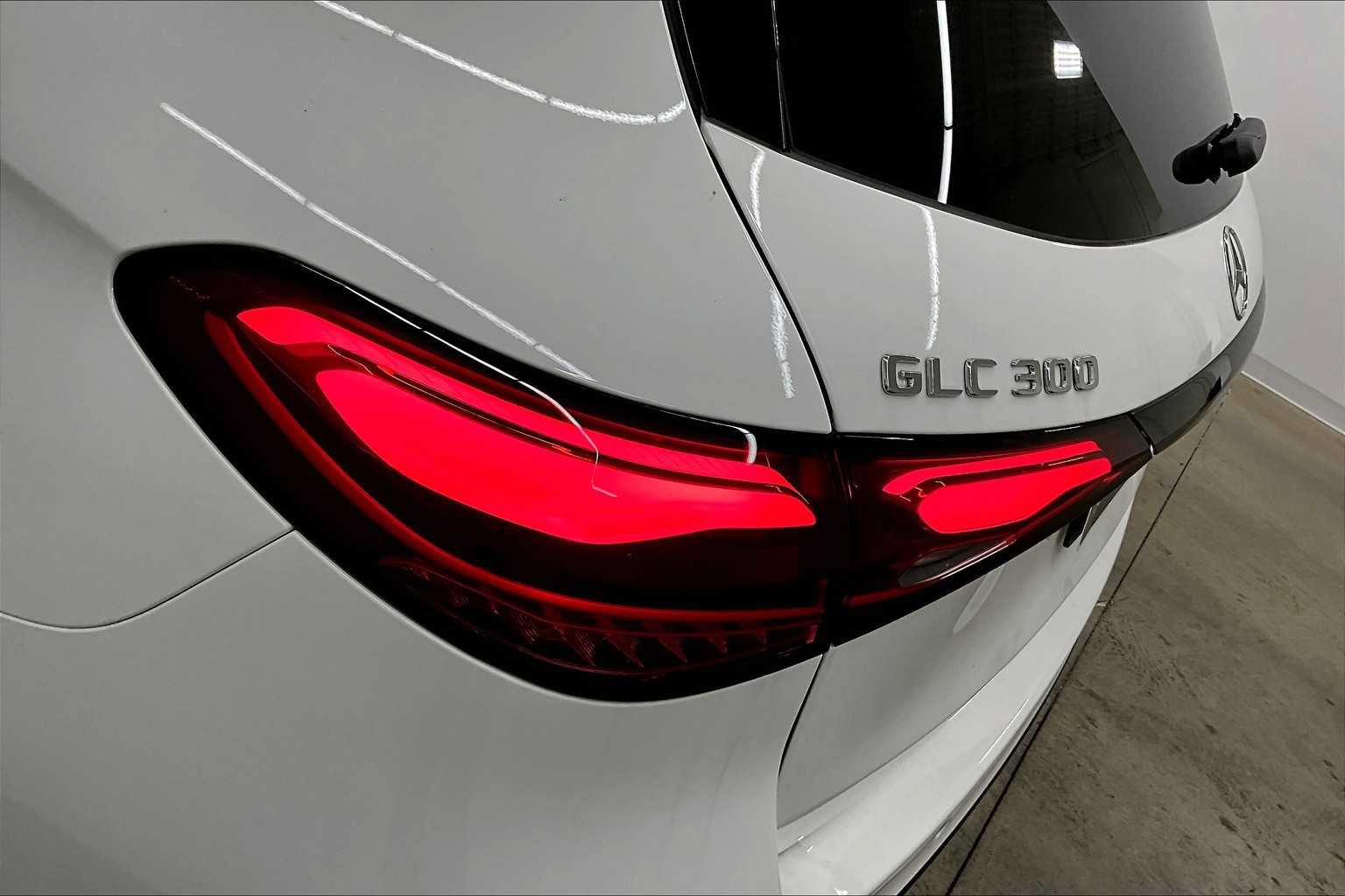 New 2025 Mercedes-Benz GLC 300 image 14