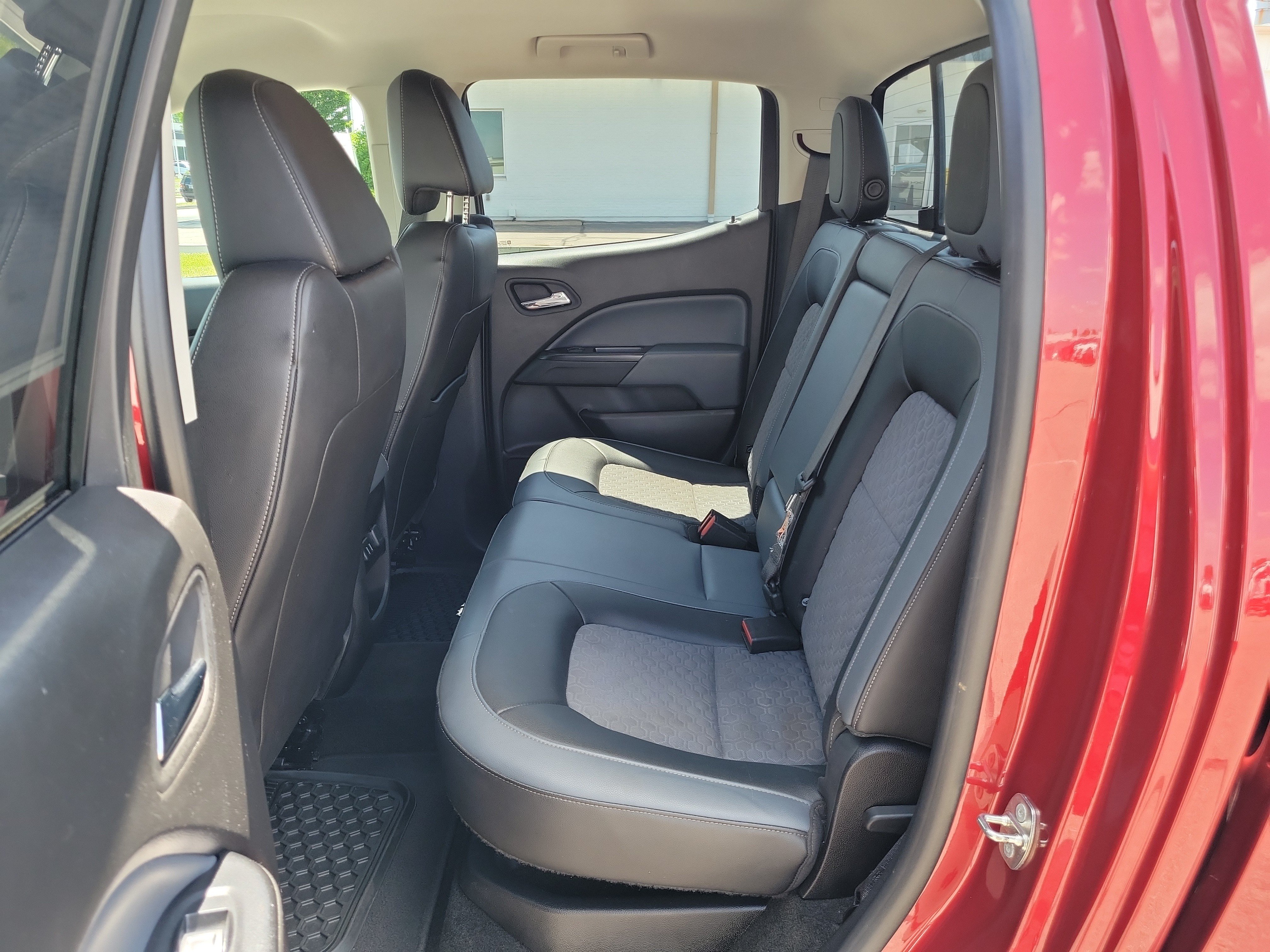 Used 2017 Chevrolet Colorado Z71 AWD/4WD image 11