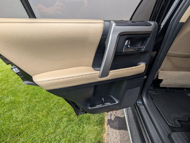 Used 2018 Toyota 4Runner SR5 AWD/4WD image 13