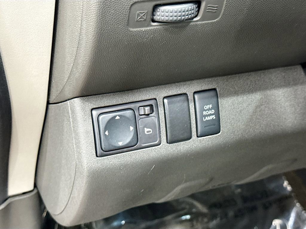 Used 2015 Nissan Xterra PRO-4X w/ Pro-4x Leather Package image 18