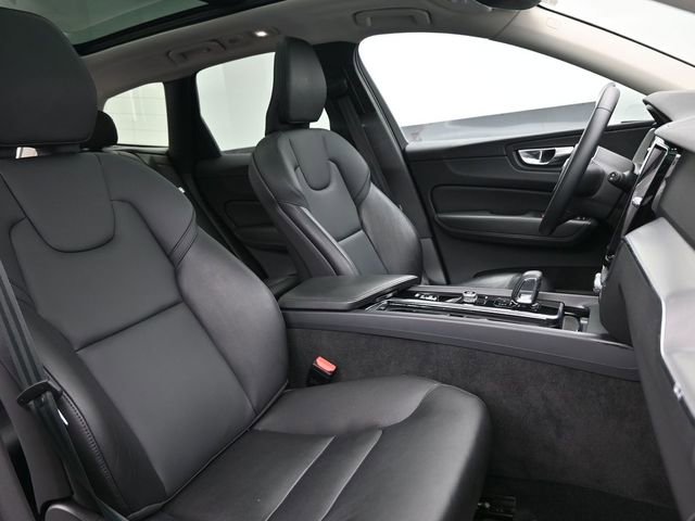 Used 2023 Volvo XC60 B5 Core w/ Climate Package image 32