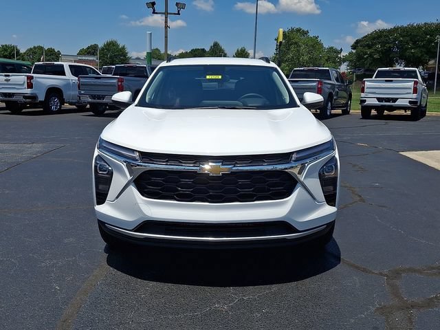 New 2026 Chevrolet Trax LT w/ LT Convenience Package FWD image 2