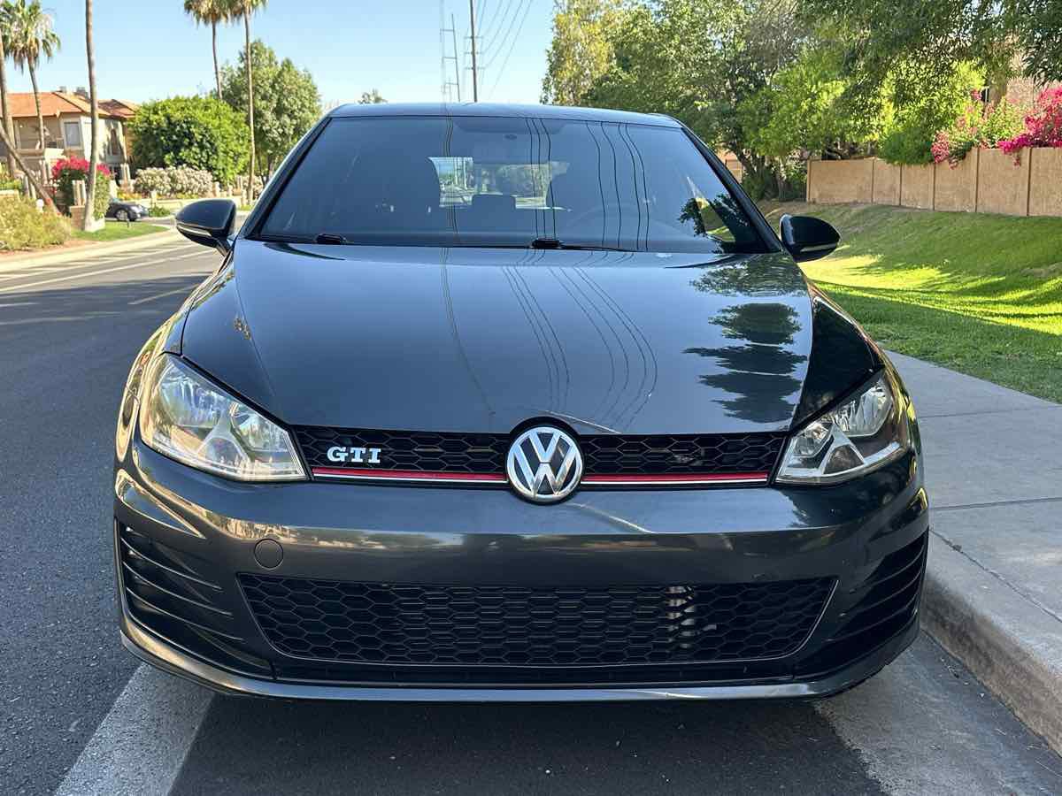Used 2015 Volkswagen GTI SE FWD image 3