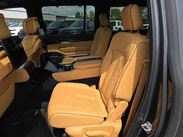 Used 2025 Jeep Grand Wagoneer L Series III w/ Rear Seat Video Group 1 AWD/4WD image 39