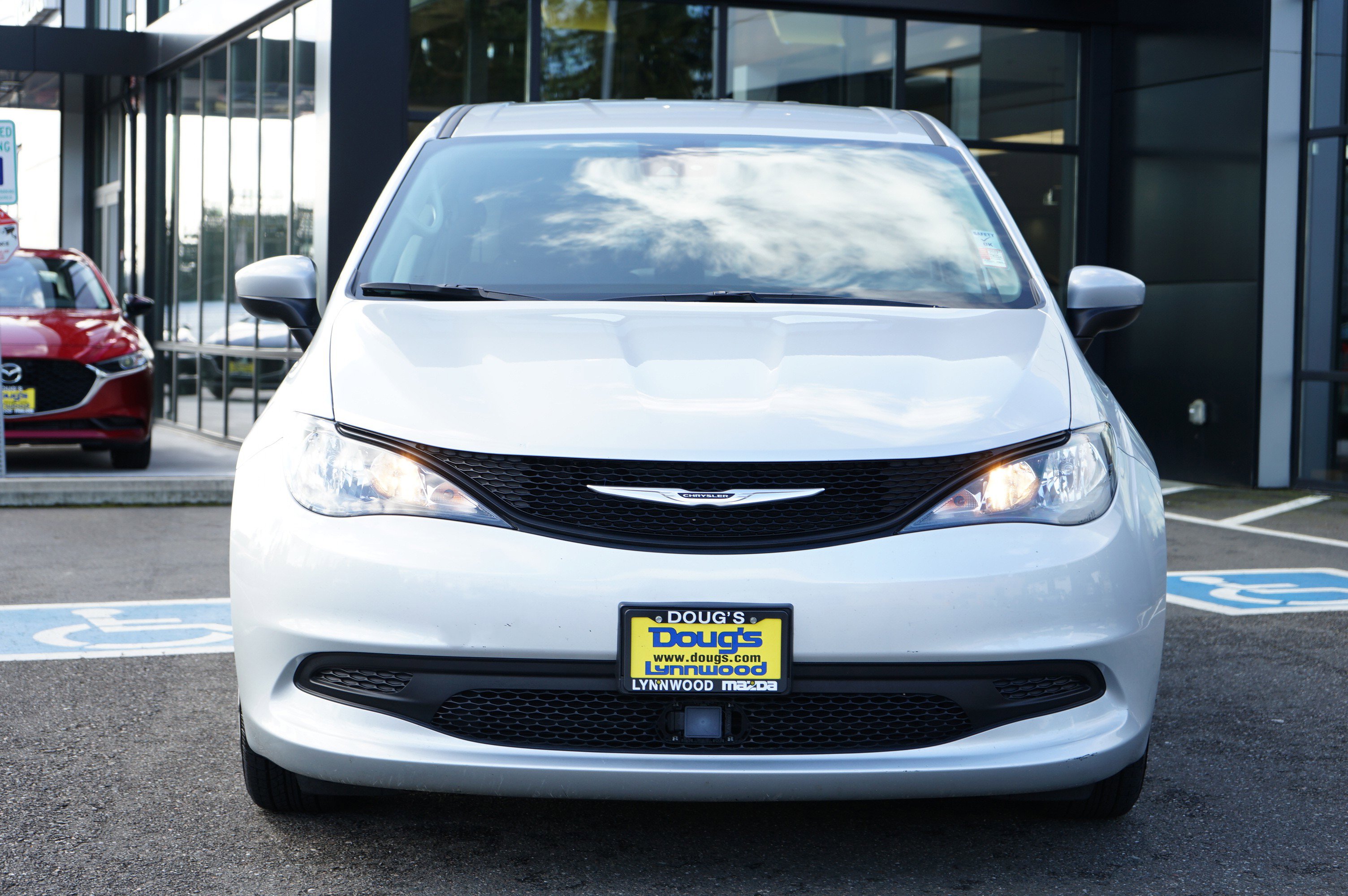 Used 2023 Chrysler Voyager LX image 8